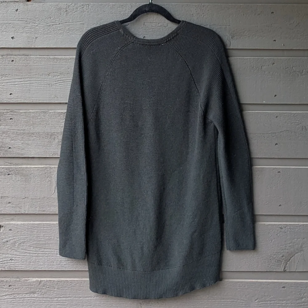Athleta Hanover V-Neck Sweater Black Merino Wool Blend Size XS Oversized
